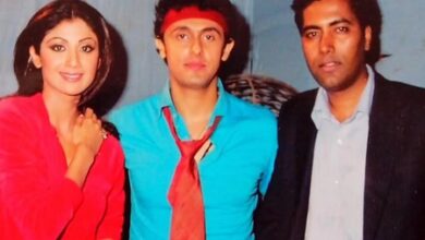 Sonu Nigam shares 21-year-old throwback picture with Shilpa Shetty Sonu Nigam shares 21-year-old throwback picture with Shilpa Shetty