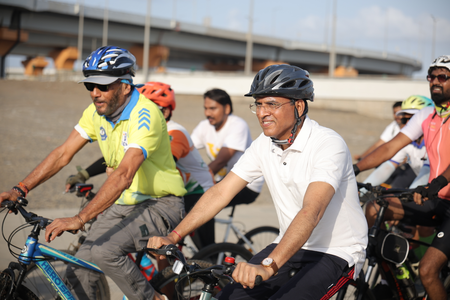 Sports Min Mandaviya leads Fit India Cyclothon ‘Cycling by the Sea’ in Mumbai Sports Min Mandaviya leads Fit India Cyclothon ‘Cycling by the Sea’ in Mumbai