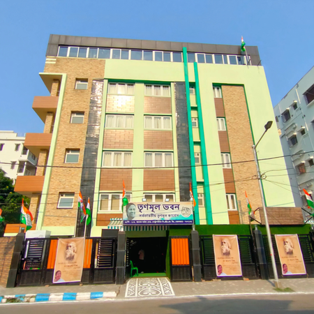 Trinamool begins vacating temporary EM Bypass headquarters in Kolkata