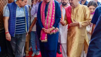 Hundreds of Kashmiri Pandits reach Mata Kheer Bhawani temple as CM Abdullah, LG Sinha extend greetings on festival Hundreds of Kashmiri Pandits reach Mata Kheer Bhawani temple as CM Abdullah, LG Sinha extend greetings on festival
