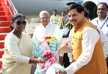 Prez Murmu begins 5-day MP visit, receives warm welcome in Indore Prez Murmu begins 5-day MP visit, receives warm welcome in Indore