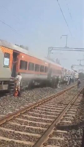 Sparks from Ranthambore Express coach trigger panic in Ratlam, no injuries