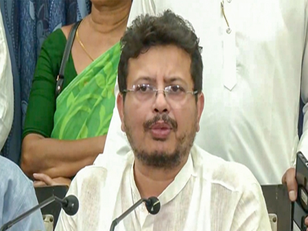 LoP Ritabrata Banerjee backs ex-Trinamool Treasurer’s demand to freeze party bank accounts LoP Ritabrata Banerjee backs ex-Trinamool Treasurer’s demand to freeze party bank accounts