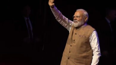PM Modi receives rousing welcome from Indian community in Paris PM Modi receives rousing welcome from Indian community in Paris
