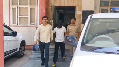 Delhi Police arrests auto-lifter, recovers two stolen vehicles, mobile phones Delhi Police arrests auto-lifter, recovers two stolen vehicles, mobile phones