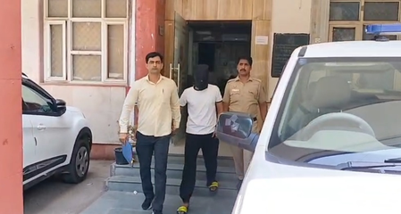Delhi Police arrests auto-lifter, recovers two stolen vehicles, mobile phones Delhi Police arrests auto-lifter, recovers two stolen vehicles, mobile phones