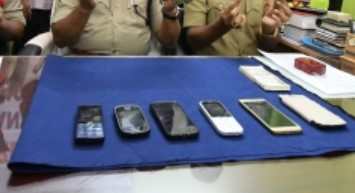 Delhi Police recovers 168 lost mobiles in 15 days under ‘Operation Vishwas’ Delhi Police recovers 168 lost mobiles in 15 days under ‘Operation Vishwas’