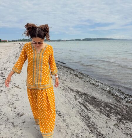 Taapsee Pannu finds solace by the sea: Picking up some thoughts Taapsee Pannu finds solace by the sea: Picking up some thoughts