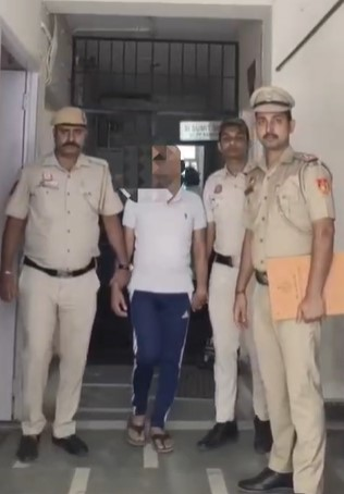 Delhi Police arrests imposter for posing as ADM, duping people of lakhs in govt job and land scam Delhi Police arrests imposter for posing as ADM, duping people of lakhs in govt job and land scam