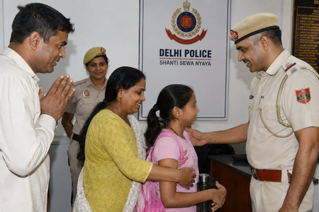 Delhi Police recover missing minor girl, reunite her with family Delhi Police recover missing minor girl, reunite her with family