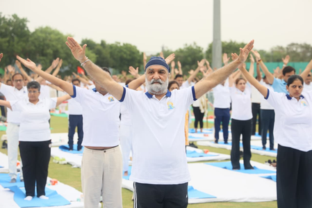 Delhi L-G TS Sandhu leads DDA’s Yoga Day celebrations Delhi L-G TS Sandhu leads DDA’s Yoga Day celebrations