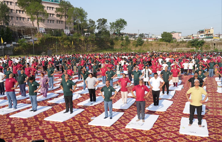 Himachal CM does yoga exercises with 2,000 participants Himachal CM does yoga exercises with 2,000 participants