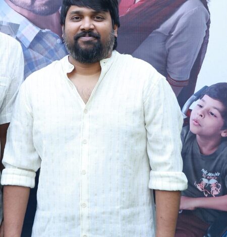 ‘Con City’ director Harish Durairaj breaks down on stage; Thank his wife for standing by him! ‘Con City’ director Harish Durairaj breaks down on stage; Thank his wife for standing by him!