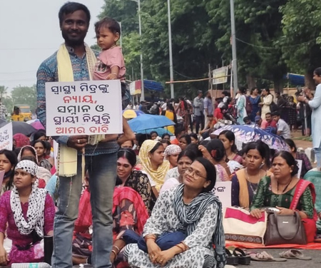 Over 900 Swasthya Mitras protest in Bhubaneswar, demand reinstatement