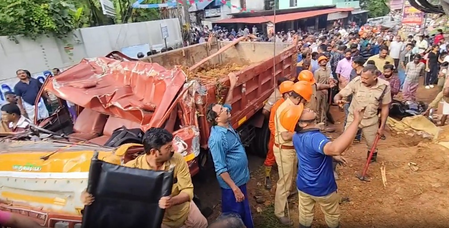 Tipper driver without heavy vehicle licence crashes into Kerala bus stop, 3 killed Tipper driver without heavy vehicle licence crashes into Kerala bus stop, 3 killed