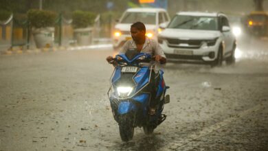 Dust storms, rain hit Delhi-NCR, Red alert issued for 3 hours Dust storms, rain hit Delhi-NCR, Red alert issued for 3 hours