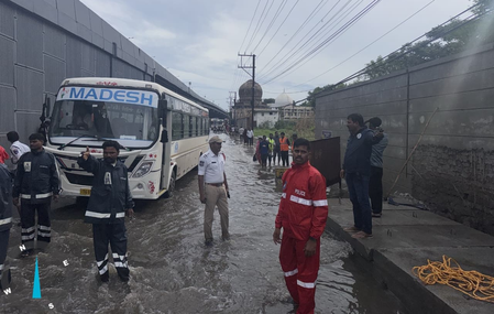 Heavy rains inundate few colonies in Ameenpur near Hyderabad Heavy rains inundate few colonies in Ameenpur near Hyderabad