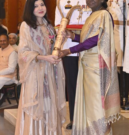 R Madhavan honored with Padma Shri, Alka Yagnik, Mammootty conferred with Padma Bhushan R Madhavan honored with Padma Shri, Alka Yagnik, Mammootty conferred with Padma Bhushan