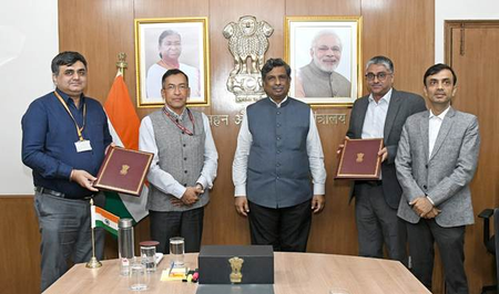 Govt signs agreement with DICV for replacement of old trucks and buses in Delhi-NCR