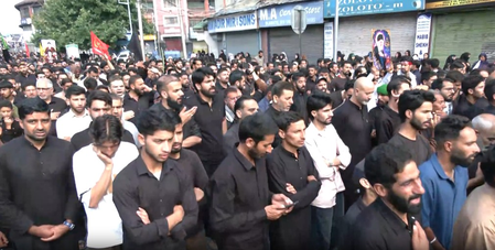 Shia Muslim mourners join Muharram procession in J&K’s Srinagar Shia Muslim mourners join Muharram procession in J&K’s Srinagar