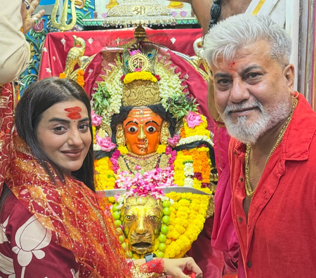 Akshara Singh seeks blessings at Siddhivinayak, Mumba Devi temples