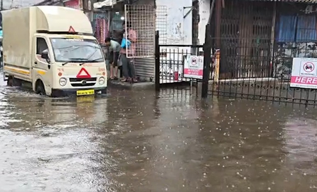 Mumbai drenched by heavy monsoon rains; BMC deploys 7,000 personnel as waterlogging hits several areas