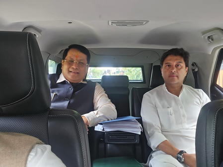 Jyotiraditya Scindia, Sarbananda Sonowal carpool to Cabinet meeting, promote fuel-saving measures Jyotiraditya Scindia, Sarbananda Sonowal carpool to Cabinet meeting, promote fuel-saving measures