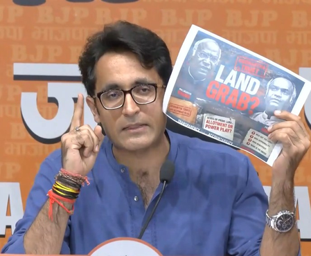 Mallikarjun Kharge, son Priyank usurped land belonging to poor through Siddharth Vihar Trust: BJP Mallikarjun Kharge, son Priyank usurped land belonging to poor through Siddharth Vihar Trust: BJP