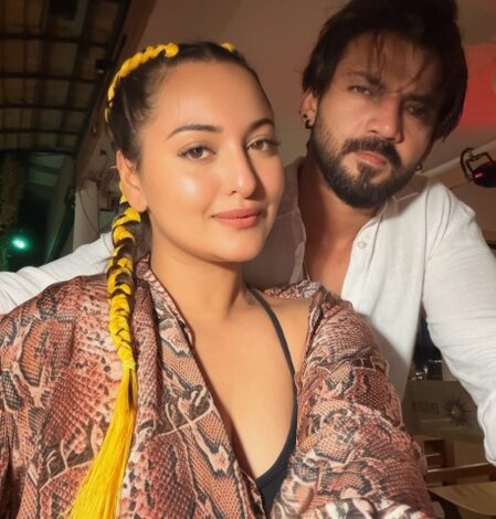Sonakshi Sinha goes on dinner date with ‘Vasooli Bhai’ Sonakshi Sinha goes on dinner date with ‘Vasooli Bhai’