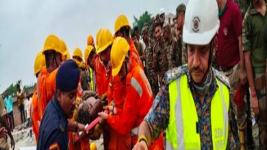Kolkata warehouse collapse: Search operation continues for trapped workers Kolkata warehouse collapse: Search operation continues for trapped workers