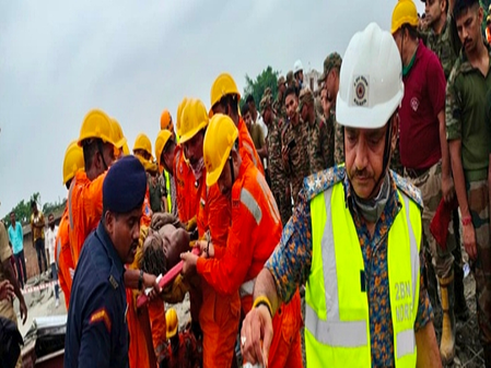 Kolkata warehouse collapse: Search operation continues for trapped workers Kolkata warehouse collapse: Search operation continues for trapped workers