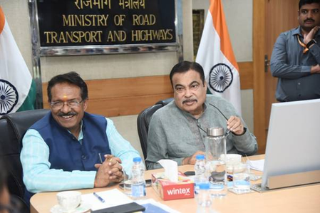 Nitin Gadkari asks officials to strengthen monsoon readiness on National Highways Nitin Gadkari asks officials to strengthen monsoon readiness on National Highways