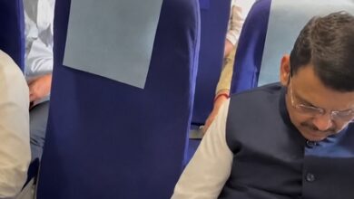 Maha: Fadnavis, Uddhav Thackeray share same flight to Nagpur amid political drama