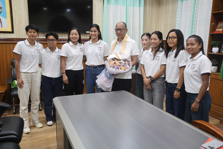 9 SAFF title-winning Manipuri women footballers meet CM, seek stronger support for sport