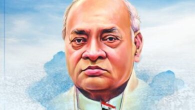 Leaders cutting across party lines in Telangana pay tributes to Narasimha Rao