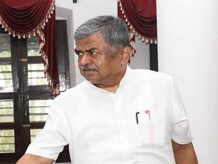 Pralhad Joshi accuses K’taka Cong chief Hariprasad of divisive politics over controversial remarks