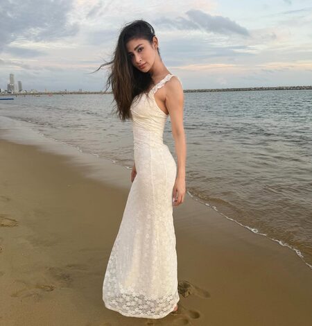 Mouni Roy writes a poem about the art of moving forward amidst divorce