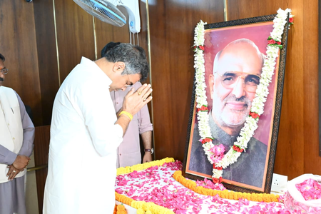Delhi BJP chief, colleagues pay tributes to ex-CM Sahib Singh