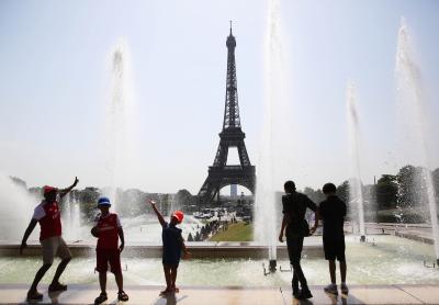 France experiences hottest night in nearly 80 years France experiences hottest night in nearly 80 years