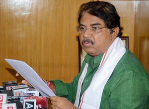 BJP alleges 2,800 farmer suicides in K’taka since Cong came to power, accuses govt of prioritising Delhi politics