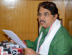 BJP alleges 2,800 farmer suicides in K’taka since Cong came to power, accuses govt of prioritising Delhi politics
