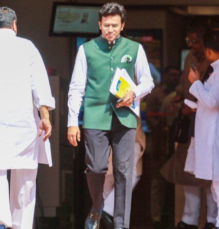 K’taka: Tejasvi Surya appears for activist over Siddaramaiah remarks; HC stays FIR K’taka: Tejasvi Surya appears for activist over Siddaramaiah remarks; HC stays FIR