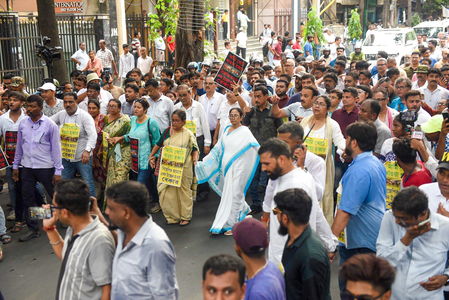 Bengal: Trinamool factions rift escalates, rebel MLAs take control of party’s main office Bengal: Trinamool factions rift escalates, rebel MLAs take control of party’s main office