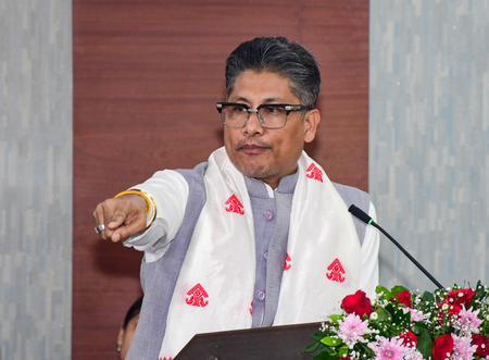 No forced sale of fertilisers with urea, violators will face action: Assam Minister