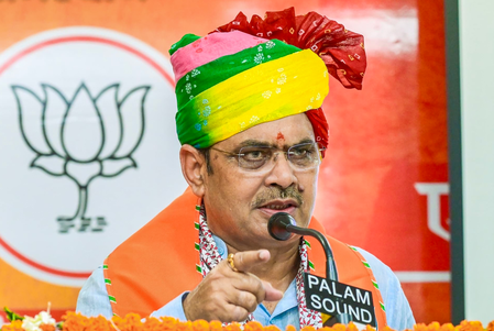 Rajasthan CM warns officials against delays in projects Rajasthan CM warns officials against delays in projects