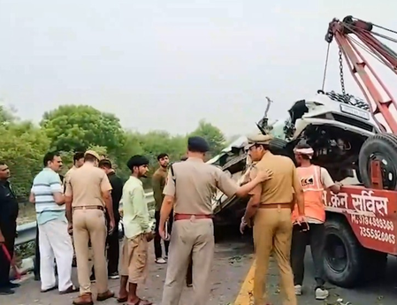 UP CM Yogi takes cognisance of Unnao road accident, assures assistance UP CM Yogi takes cognisance of Unnao road accident, assures assistance