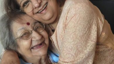 Shabana Azmi, Bharati Achrekar pay heartfelt tribute to theatre legend Vijaya Mehta Shabana Azmi, Bharati Achrekar pay heartfelt tribute to theatre legend Vijaya Mehta