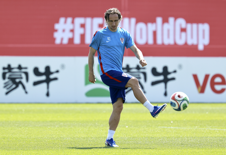 Modric signs contract extention with AC Milan Modric signs contract extention with AC Milan
