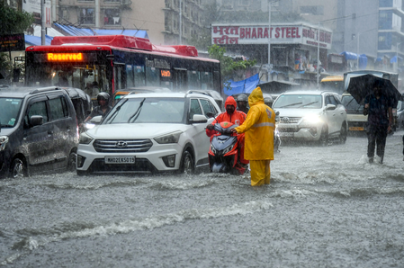 Mumbai battered by 24 hours of heavy rain; Mulund, Santacruz, Powai worst affected Mumbai battered by 24 hours of heavy rain; Mulund, Santacruz, Powai worst affected