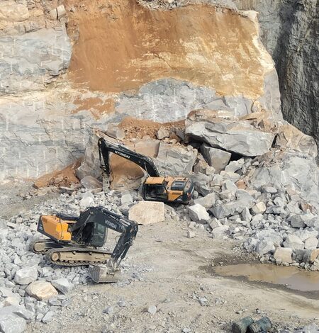 Seven Bihar workers feared dead as massive boulder collapses at Bengaluru quarry; several trapped Seven Bihar workers feared dead as massive boulder collapses at Bengaluru quarry; several trapped